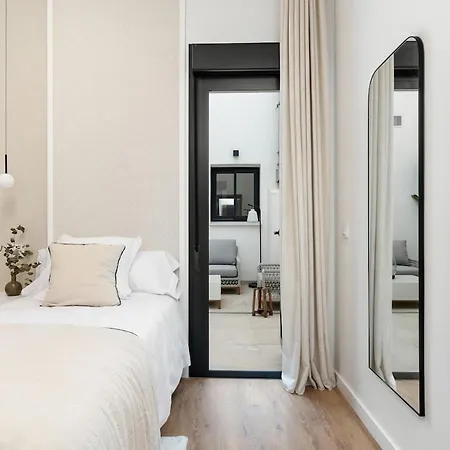 Appartement Speechless First Line