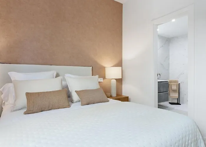 Appartement Speechless First Line